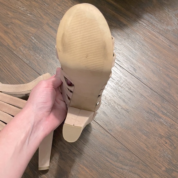 Steve Madden Nude Suede Platform Sandals Size 8 - worn once! - Picture 5 of 11